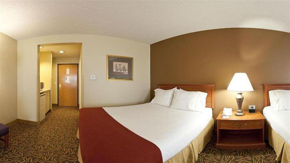 Holiday Inn Express Hotel & Suites Columbus By Ihg Exteriér fotografie