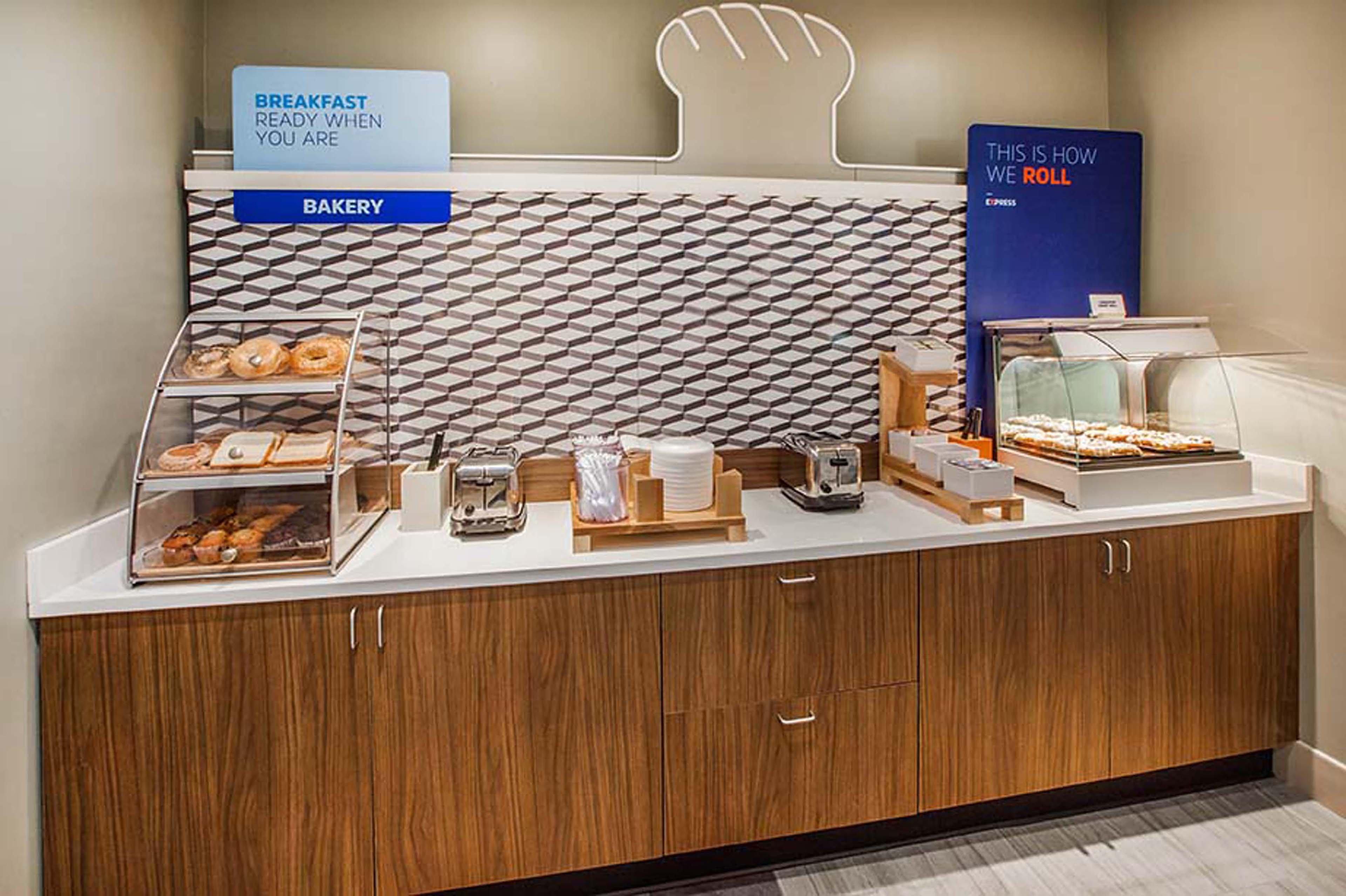 Holiday Inn Express Hotel & Suites Columbus By Ihg Exteriér fotografie