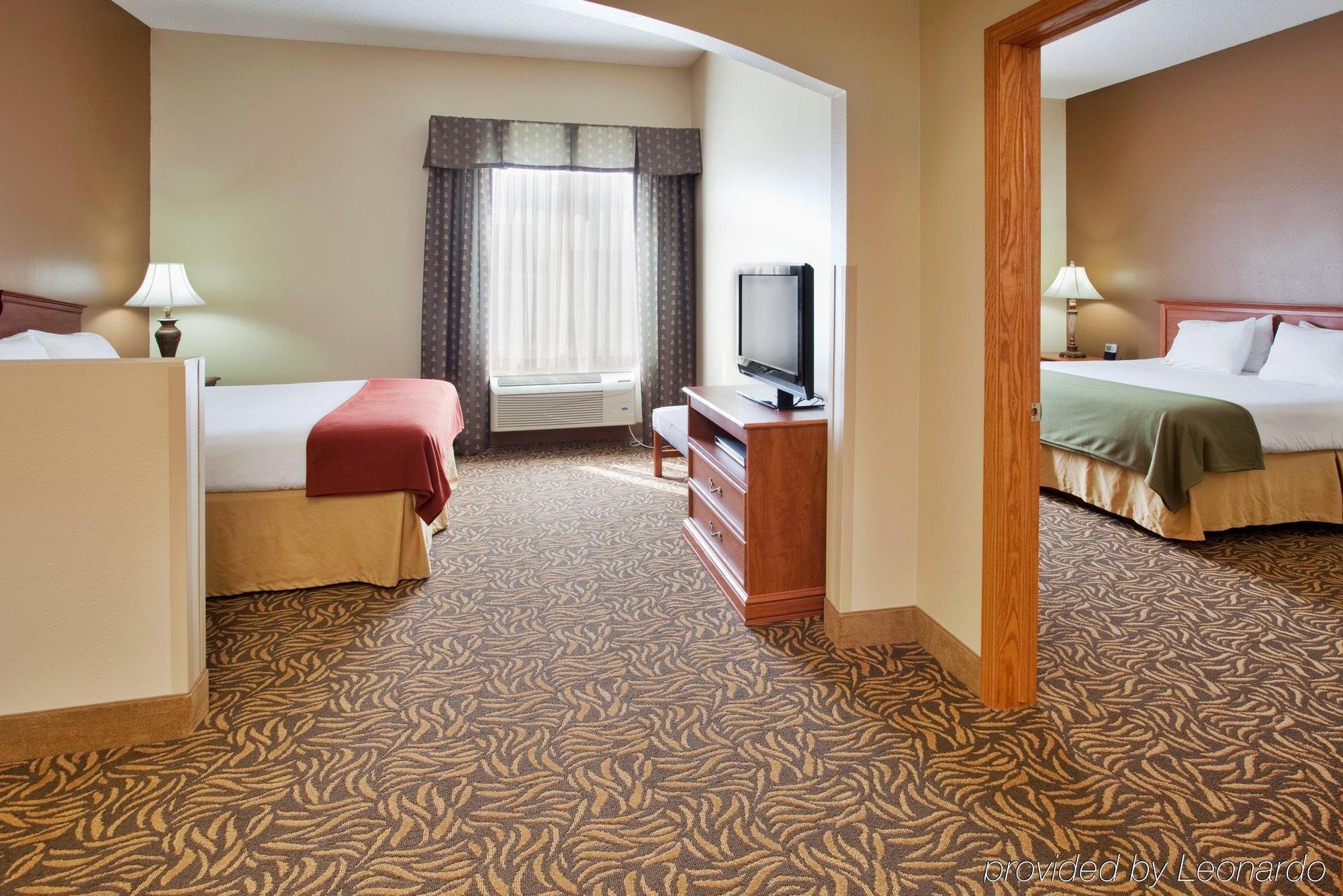 Holiday Inn Express Hotel & Suites Columbus By Ihg Exteriér fotografie