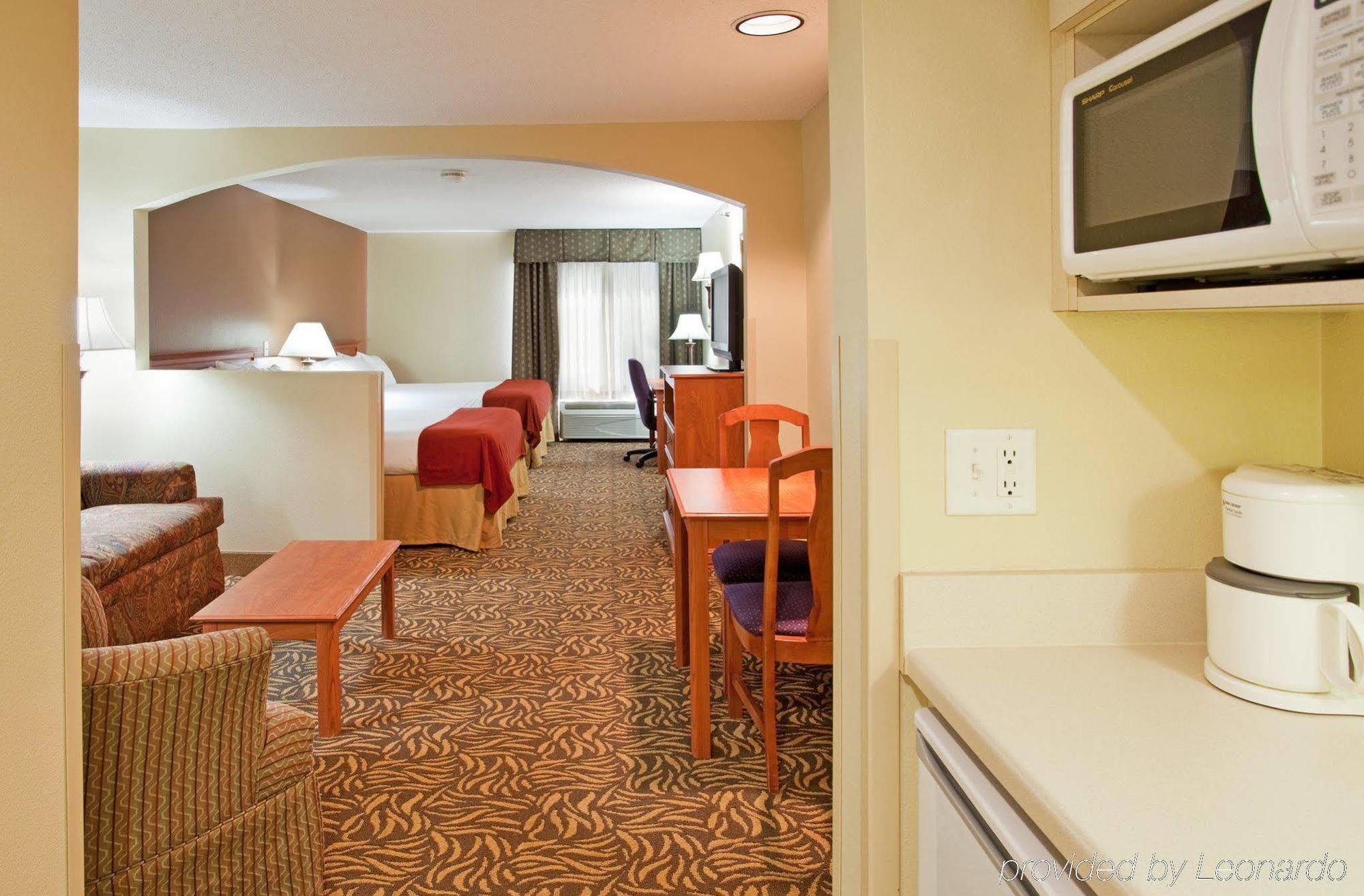 Holiday Inn Express Hotel & Suites Columbus By Ihg Exteriér fotografie
