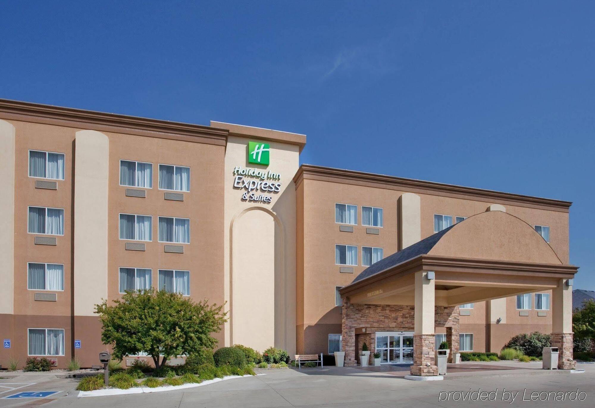 Holiday Inn Express Hotel & Suites Columbus By Ihg Exteriér fotografie